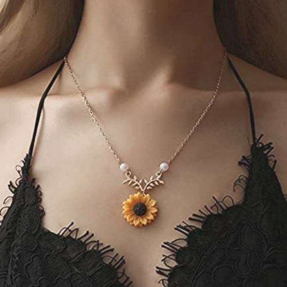 Qiqiluxi Sweet Sunflower Pearl Leaf Pendant Necklace - Picture 2 of 4